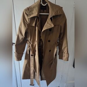 Banana Republic Classic Double-Breasted Trench Coat in Khaki